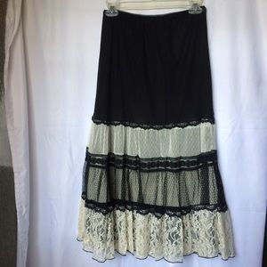Heart Soul black and ivory lace Tier Skirt M